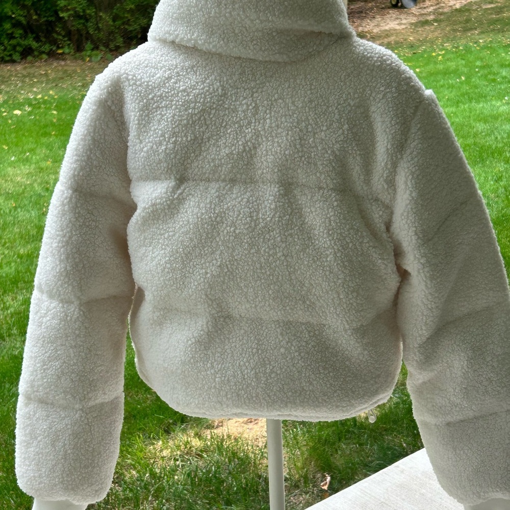 NWOT-Hollister Ultimate mini Cream Sherpa puffer Jacket - Picture 5 of 8